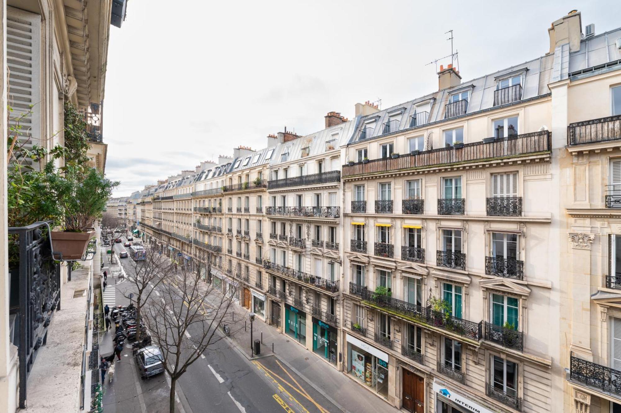 Spacious And Elegant 3bd Apartmentrochechouart Appartement Parijs