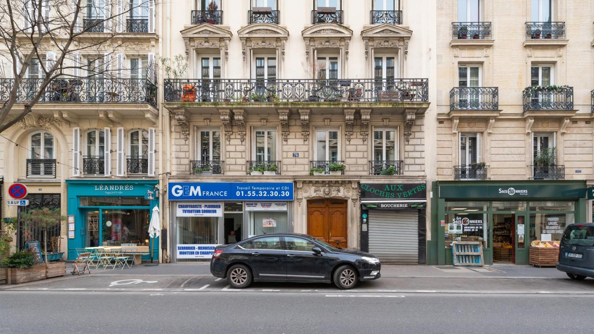 Spacious And Elegant 3bd Apartmentrochechouart Parijs