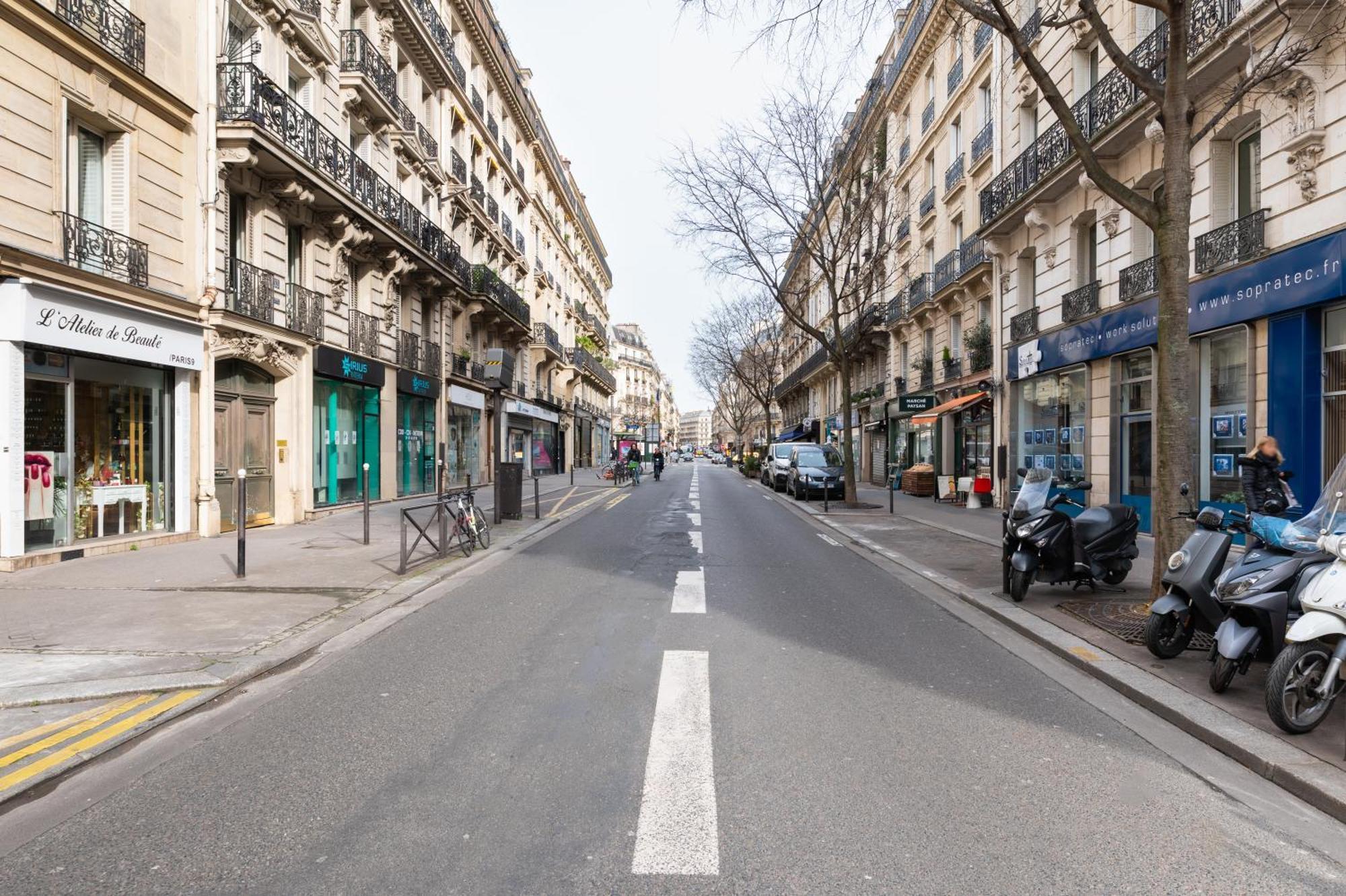 Spacious And Elegant 3bd Apartmentrochechouart Appartement Parijs